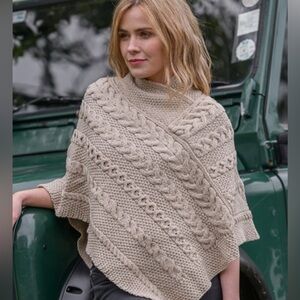 Aran merino Irish wool women’s Beige Cable Knit Sweater poncho size S/M